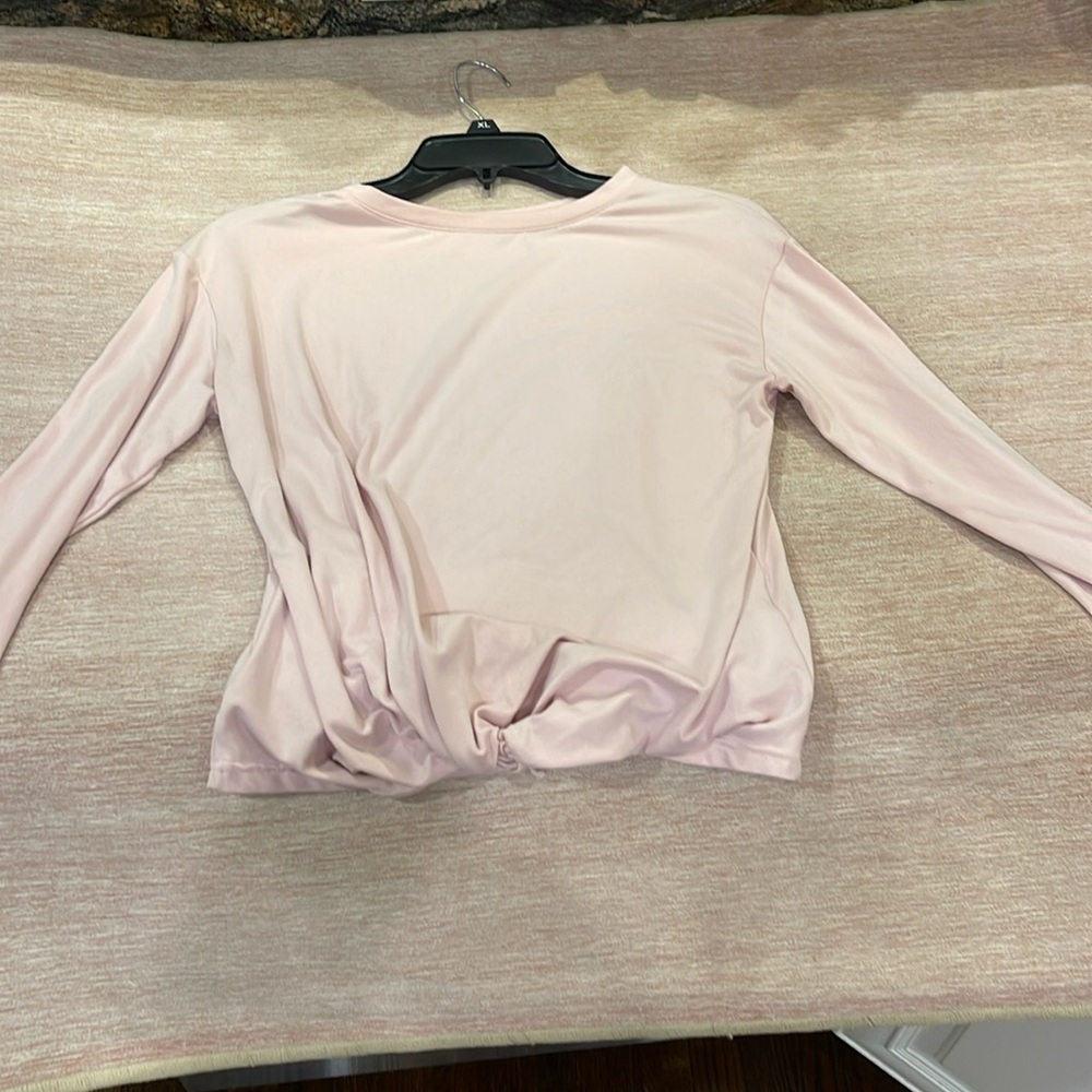 COPPER KEY PALE PINK KNOT IN THE FRONT SHIRT